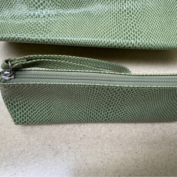 Clinique faux snake bag set - Picture 3 of 5